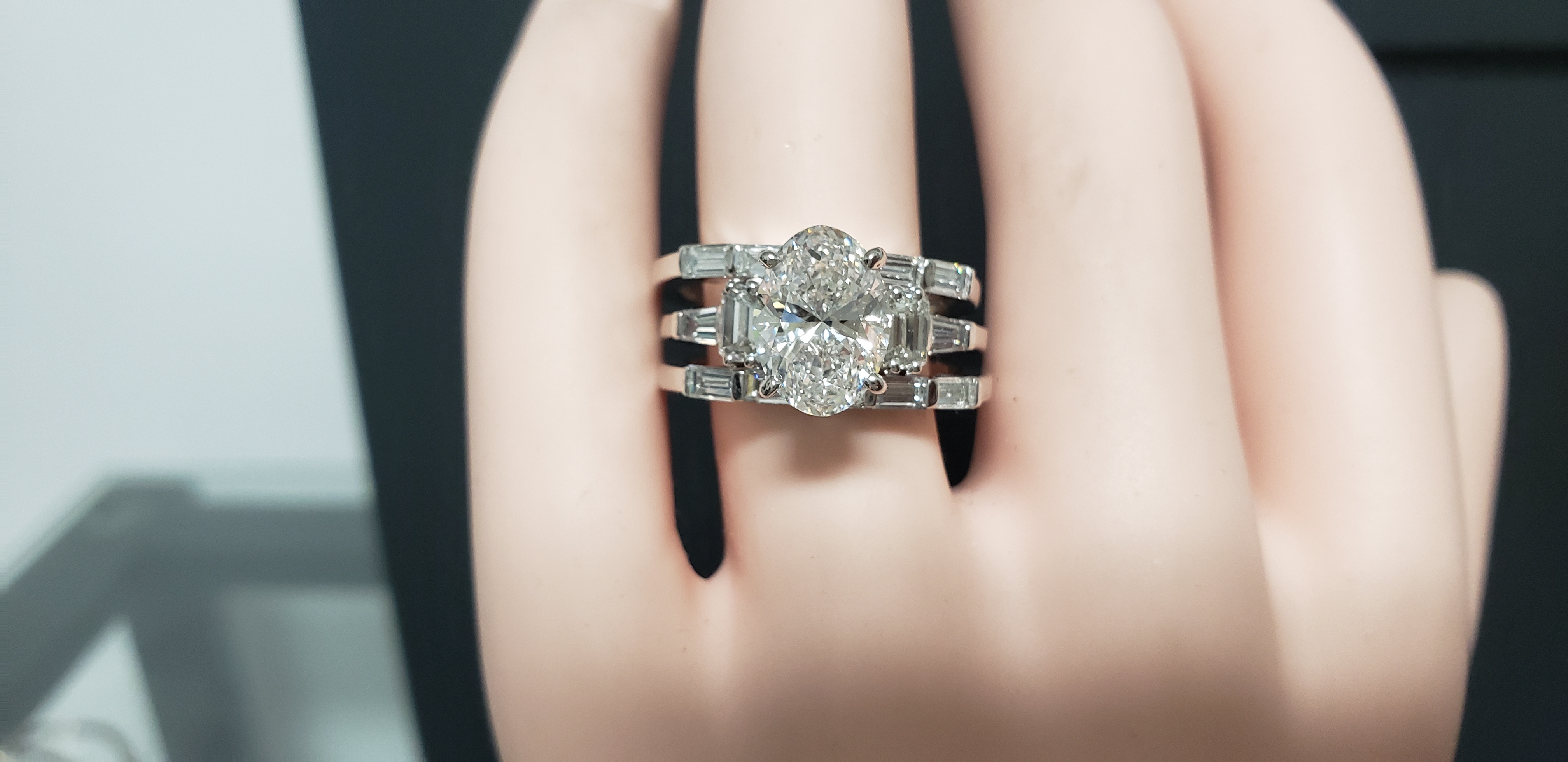 3 pcs Oval Shape Bridal Set with Emerald & Baguette Side Diamonds
